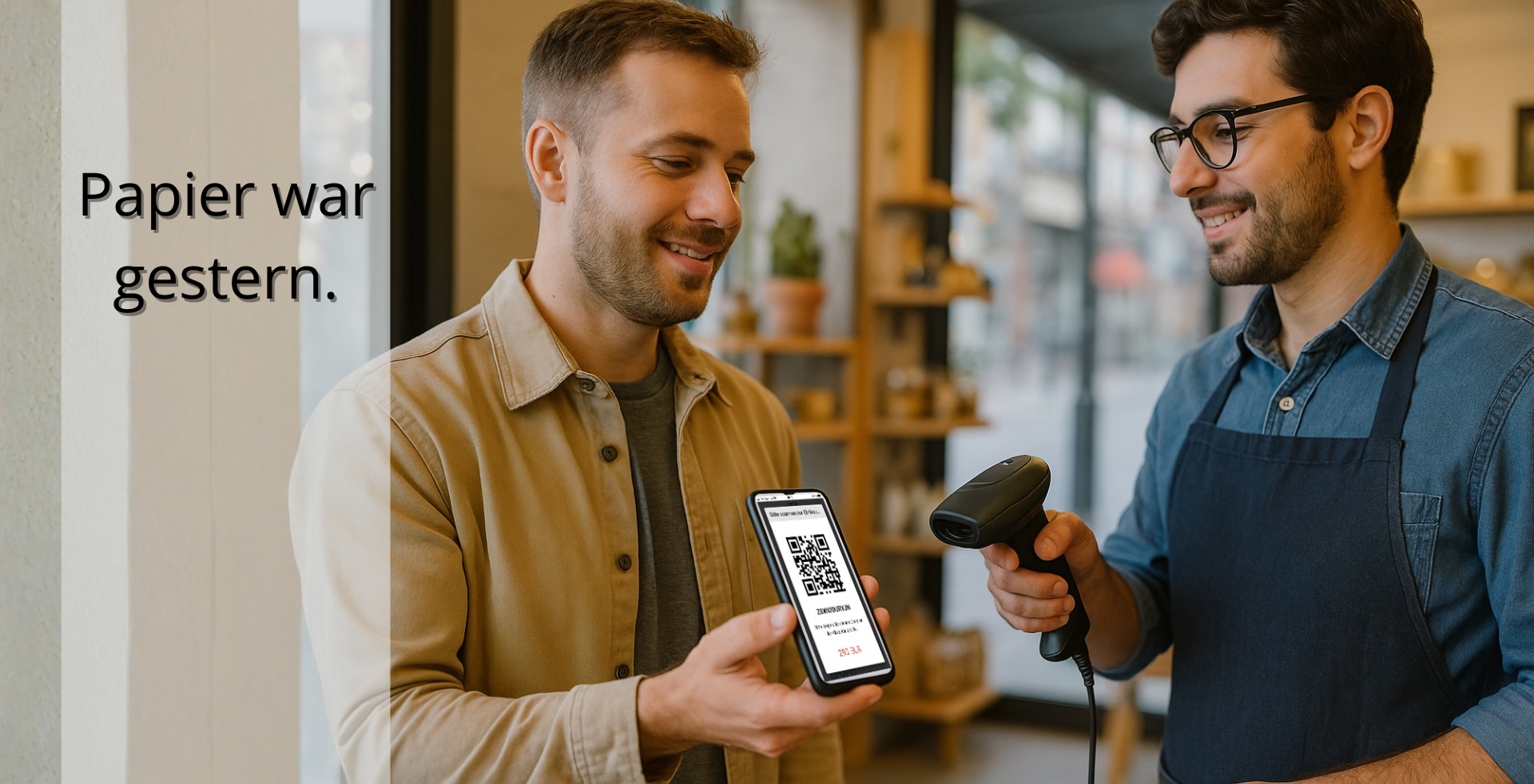 Kunde zeigt im Geschäft einen digitalen Gutschein per Smartphone, Händler scannt den QR-Code – modernes digitales Gutscheinsystem statt Papiergutschein.
