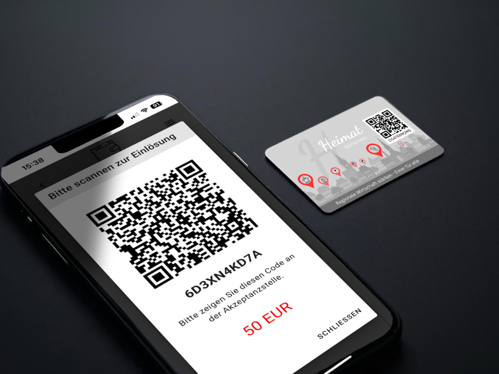 Smartphone mit geöffneter Gutschein-Wallet und QR-Code zur Einlösung, daneben ein regionaler Geschenkgutschein auf dunklem Hintergrund